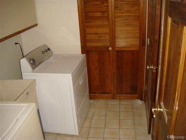 3241 Pointe Tremble Road Algonac, MI 48001 - Photo 9 of 25 DSC00982 (Small).JPG