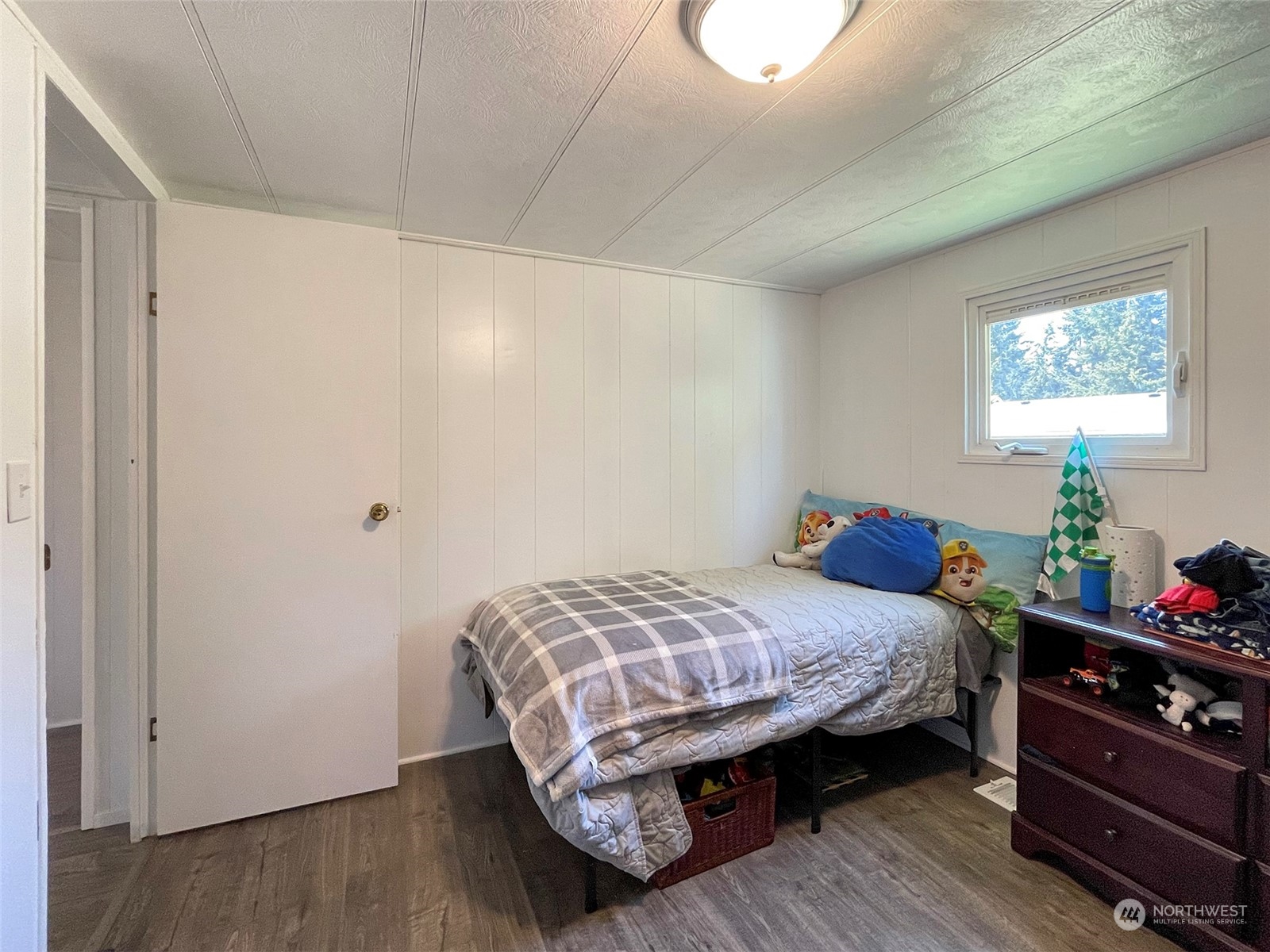 277 House Road Sequim, WA 98382 - Photo 26 of 40 a bedroom with a bed and a window