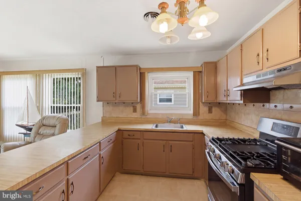 $310,000 | 7 Pavilion Street, Toms River, NJ 08757