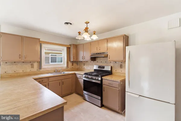 $310,000 | 7 Pavilion Street, Toms River, NJ 08757
