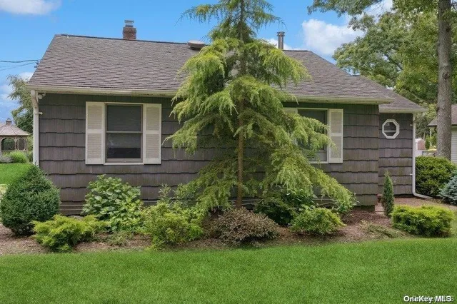 $3,000 | 5 Leafy Way, Riverhead, NY 11901