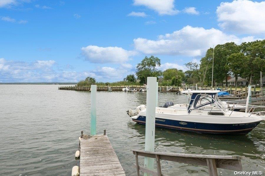 5 Leafy Way Riverhead, NY 11901 - Photo 2 of 15