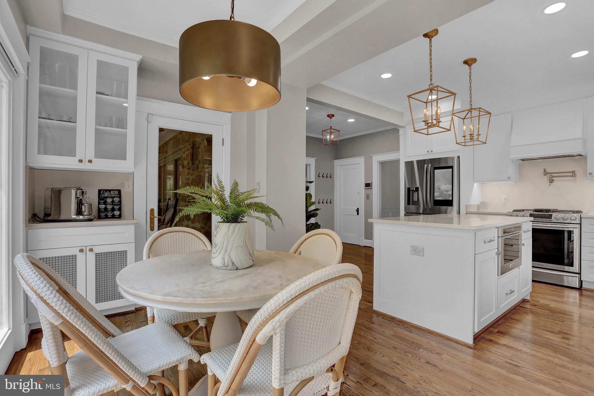 116 Edgewood Road Towson, MD 21286 - Photo 21 of 53 Breakfast area with coffee bar