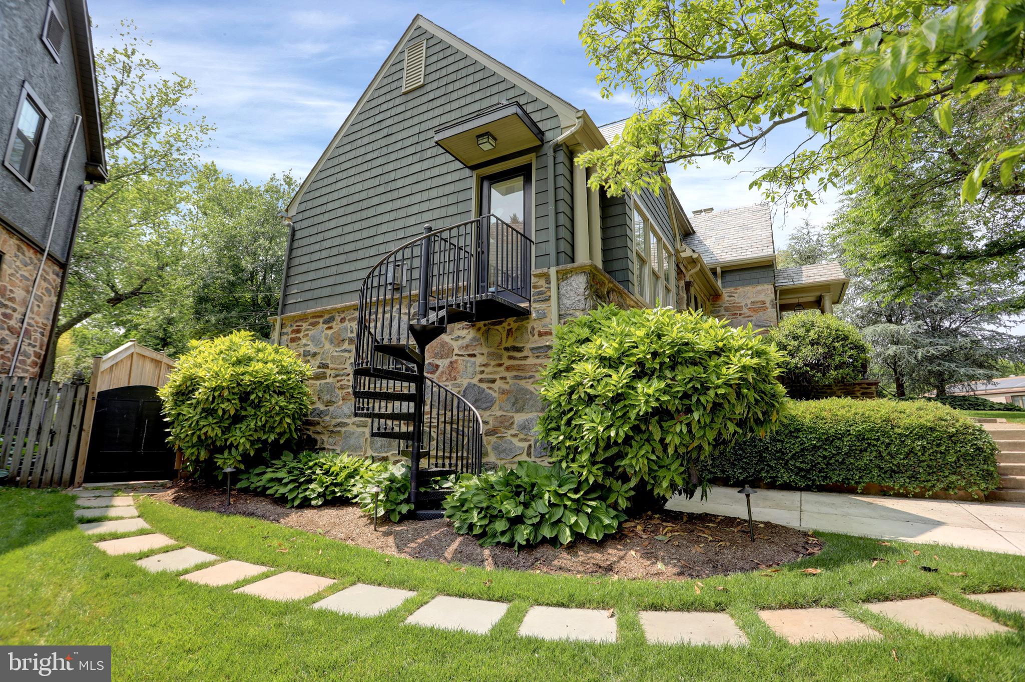 116 Edgewood Road Towson, MD 21286 - Photo 4 of 53 Lush professional landscaping