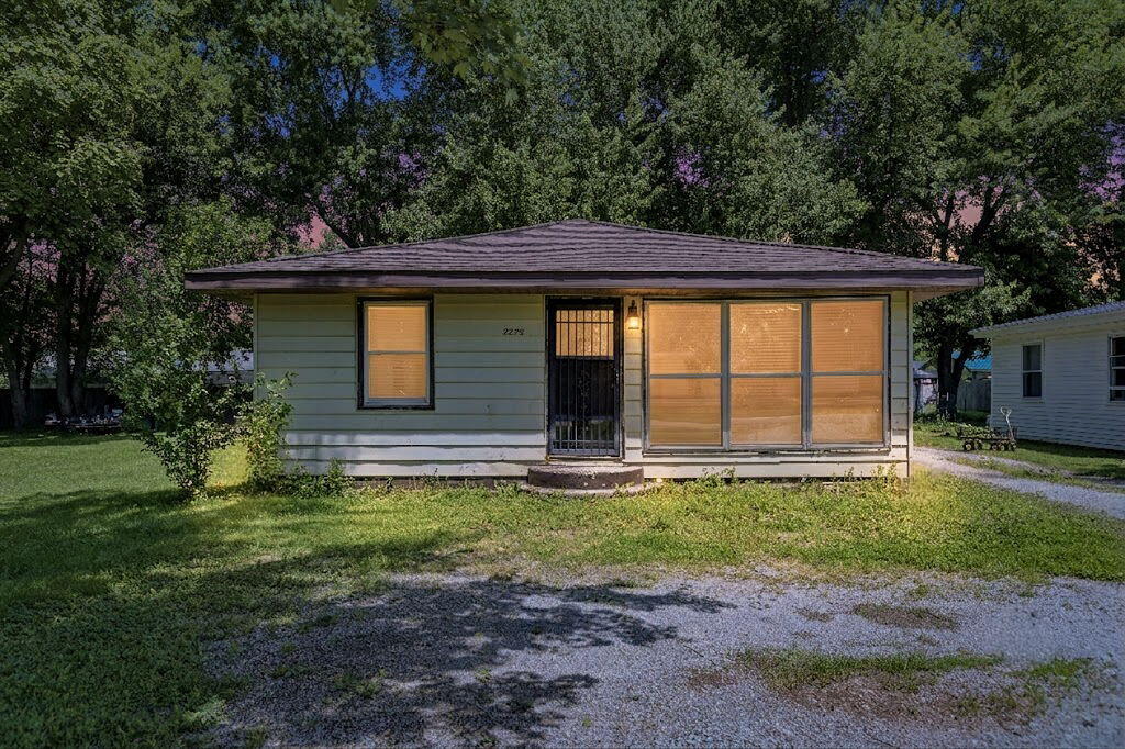 7275 Helen Coloma, MI 49038 - Photo 2 of 21 14-web-or-mls-20260610_7275 Helen St Col