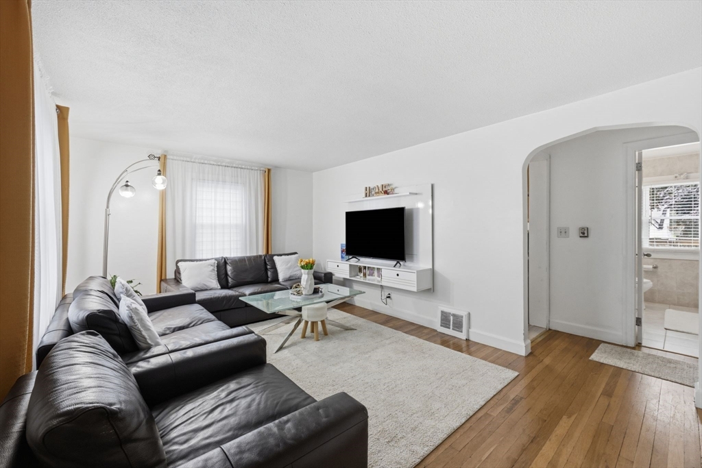 63 Fordham Street Springfield, MA 01104 - Photo 6 of 39