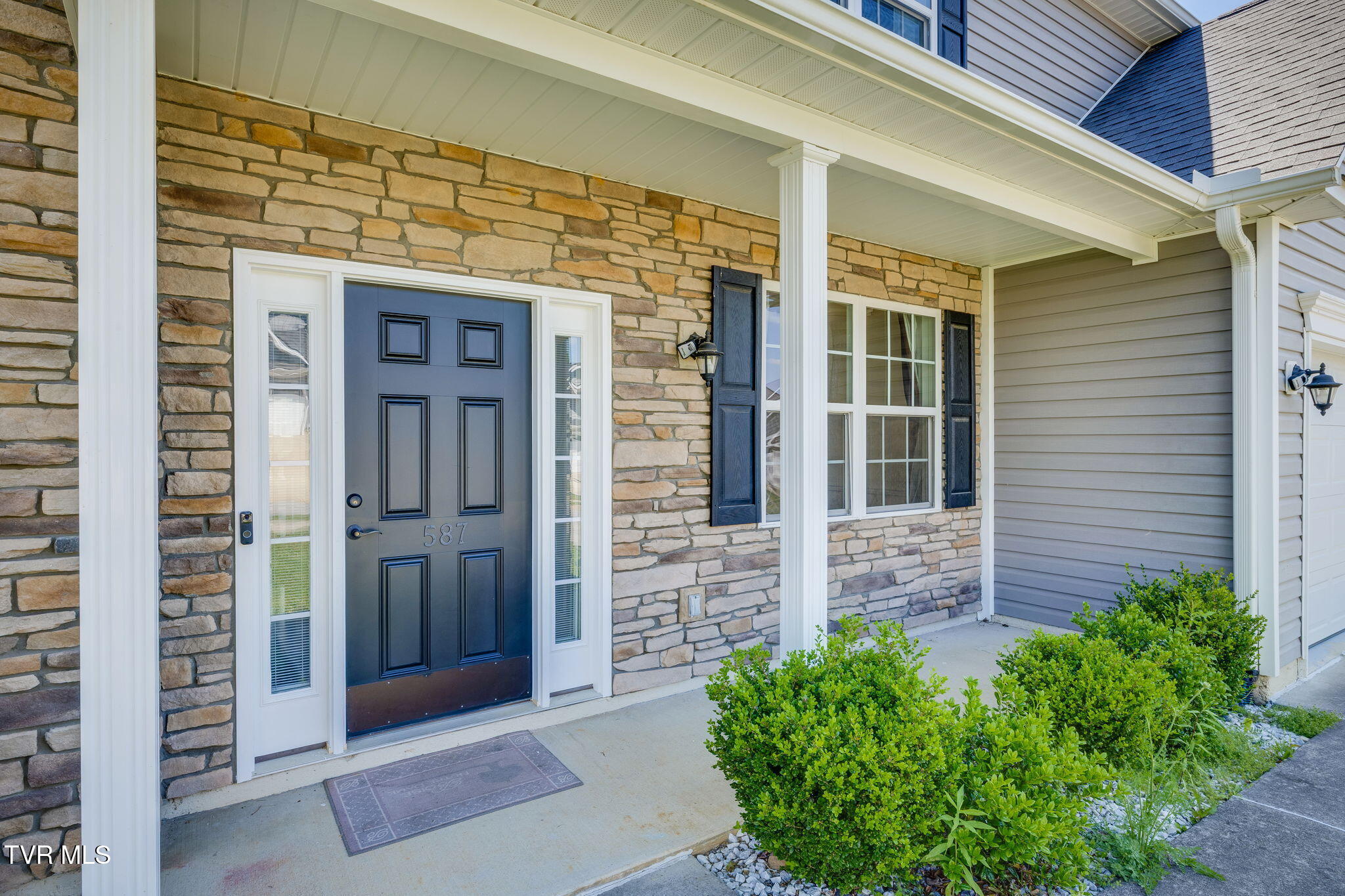 587 Suffolk Road Johnson City, TN 37615 - Photo 4 of 56 004