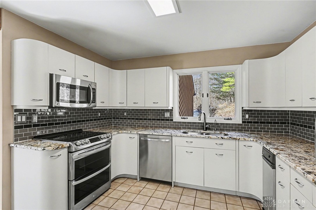 2488 Stewart Road Xenia, OH 45385 - Photo 18 of 50