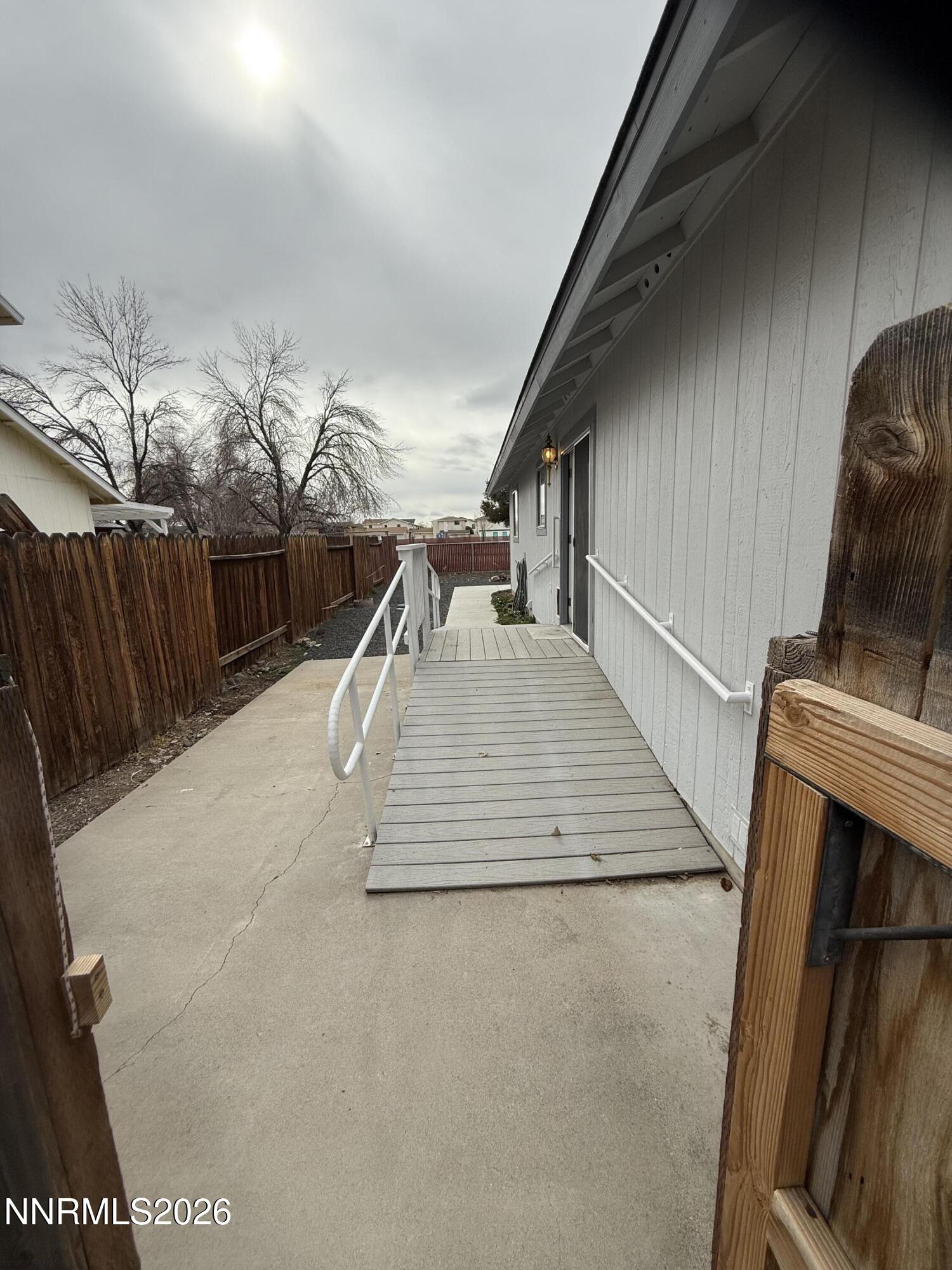 285 Amanda Lane Fallon, NV 89406 - Photo 3 of 15 a view of entryway and kitchen
