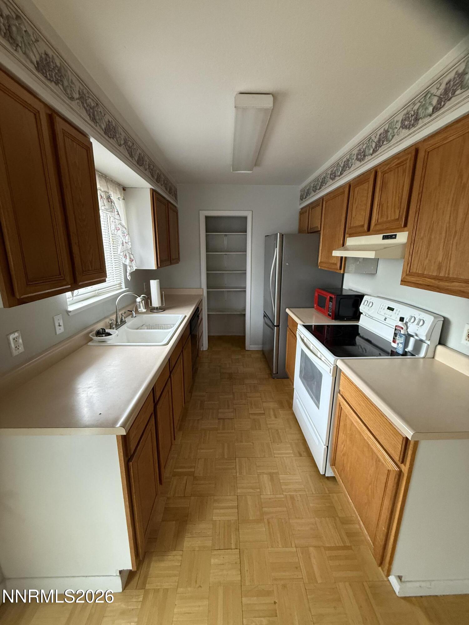 285 Amanda Lane Fallon, NV 89406 - Photo 5 of 15 a kitchen with stainless steel appliances a sink stove and cabinets
