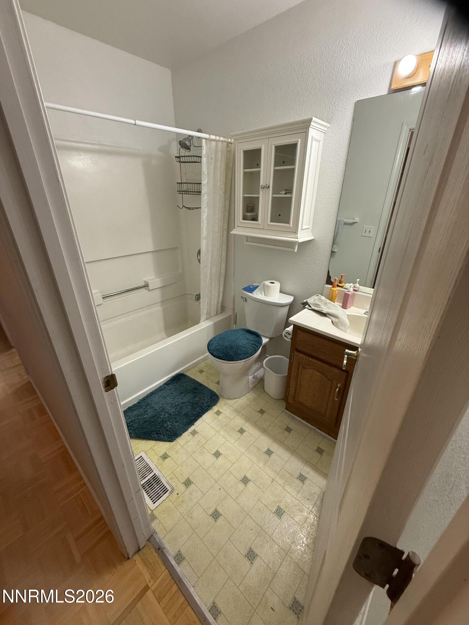 285 Amanda Lane Fallon, NV 89406 - Photo 8 of 15 a bathroom with a sink a toilet and shower