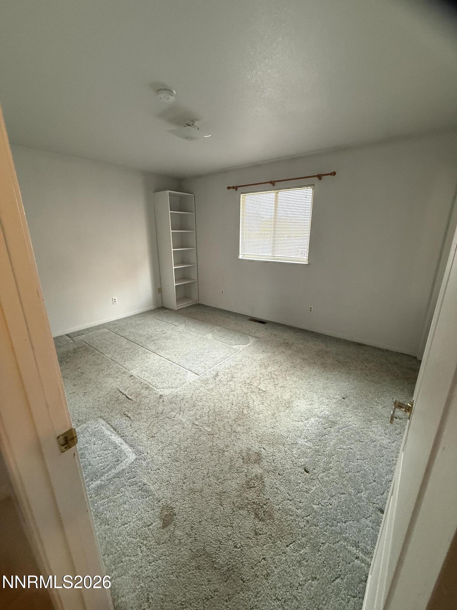 285 Amanda Lane Fallon, NV 89406 - Photo 10 of 15 an empty room with windows