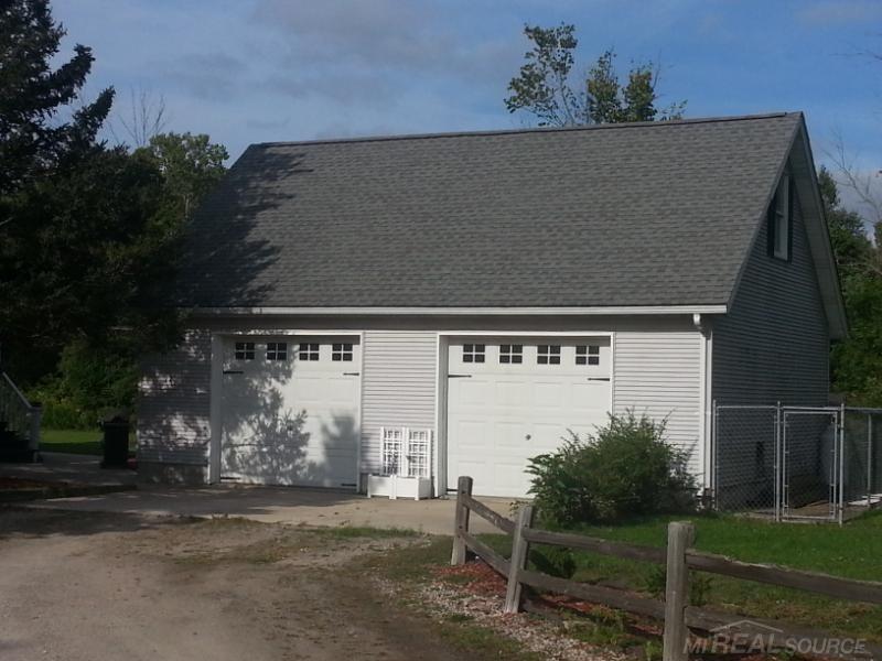 6734 Black River Road Croswell, MI 48422 - Photo 4 of 25 31329914-3.JPG