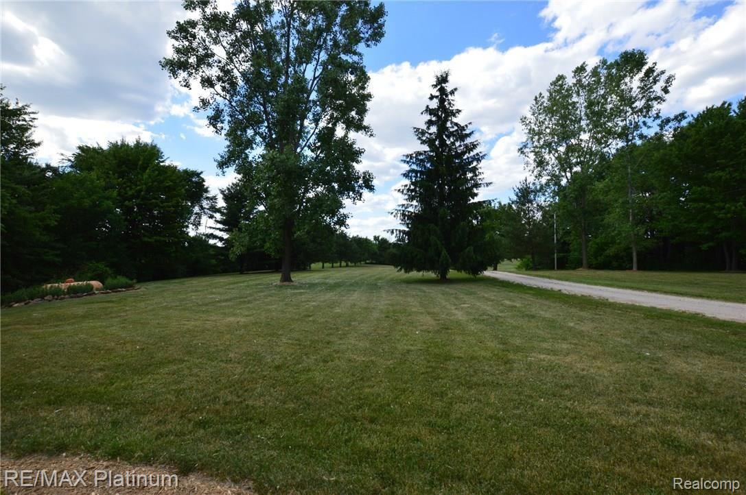12154 Green Road Goodrich, MI 48438 - Photo 7 of 57 12154_Green_Rd_42.JPG