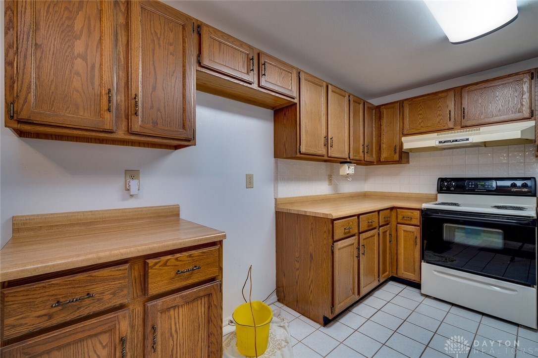 5867 Charlesgate Road Huber Heights, OH 45424 - Photo 10 of 33