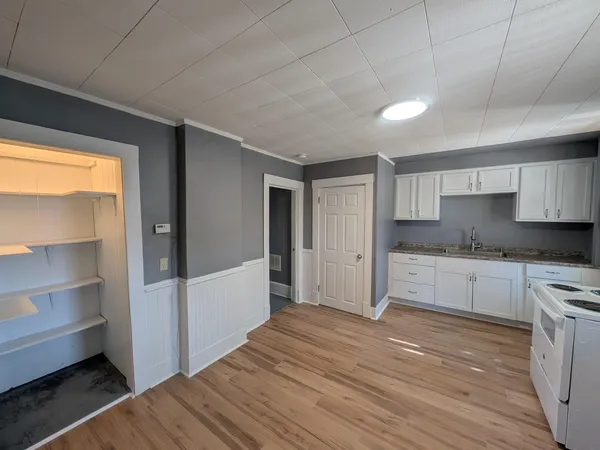 $1,500 | 13-15 Walnut Street, Unit 6, Claremont, NH 03743