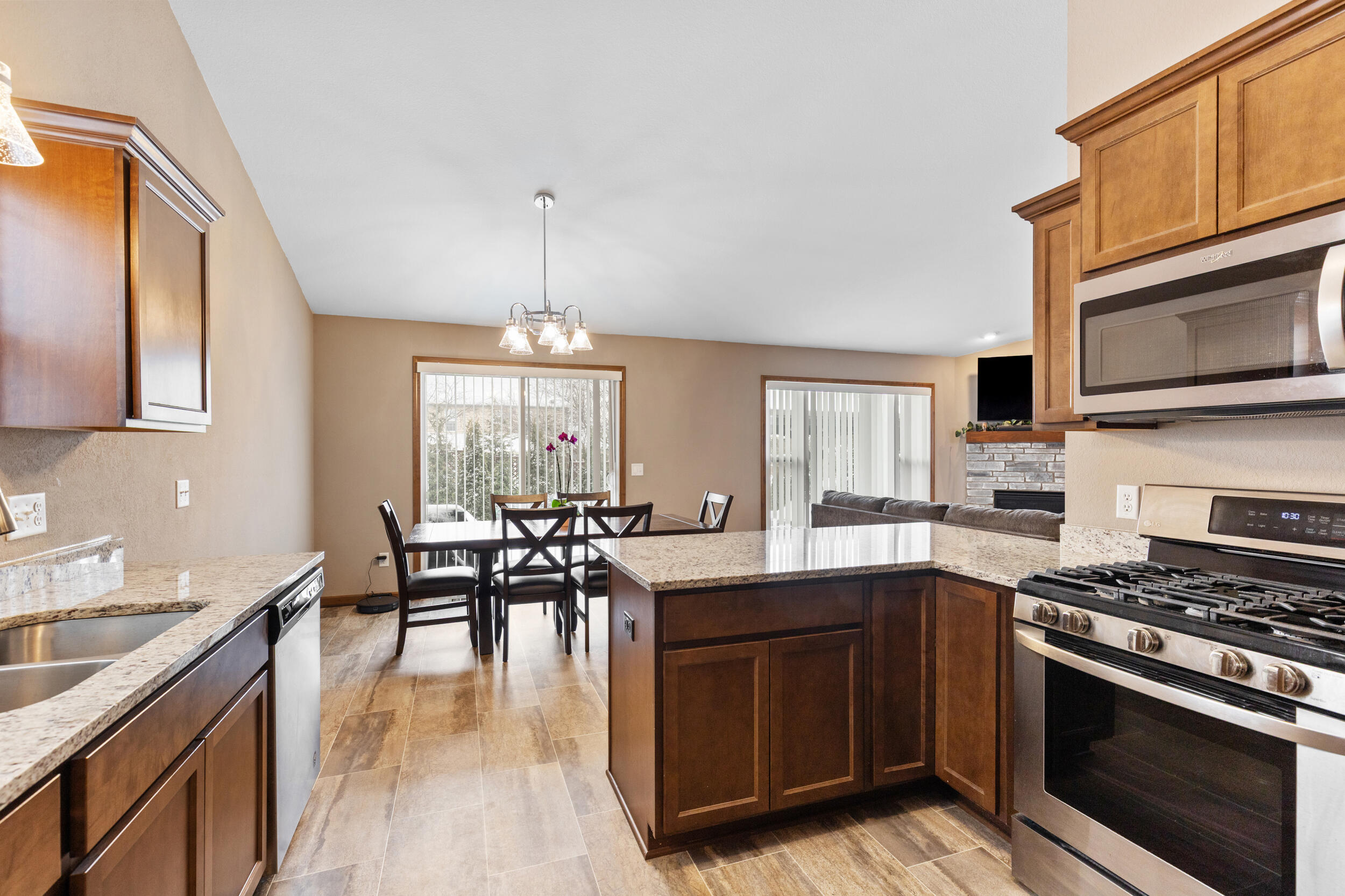 6441 Kingsview Drive Mount Pleasant, WI 53406 - Photo 9 of 36 photo jan 13 2026, 10 40 30 pm (1)