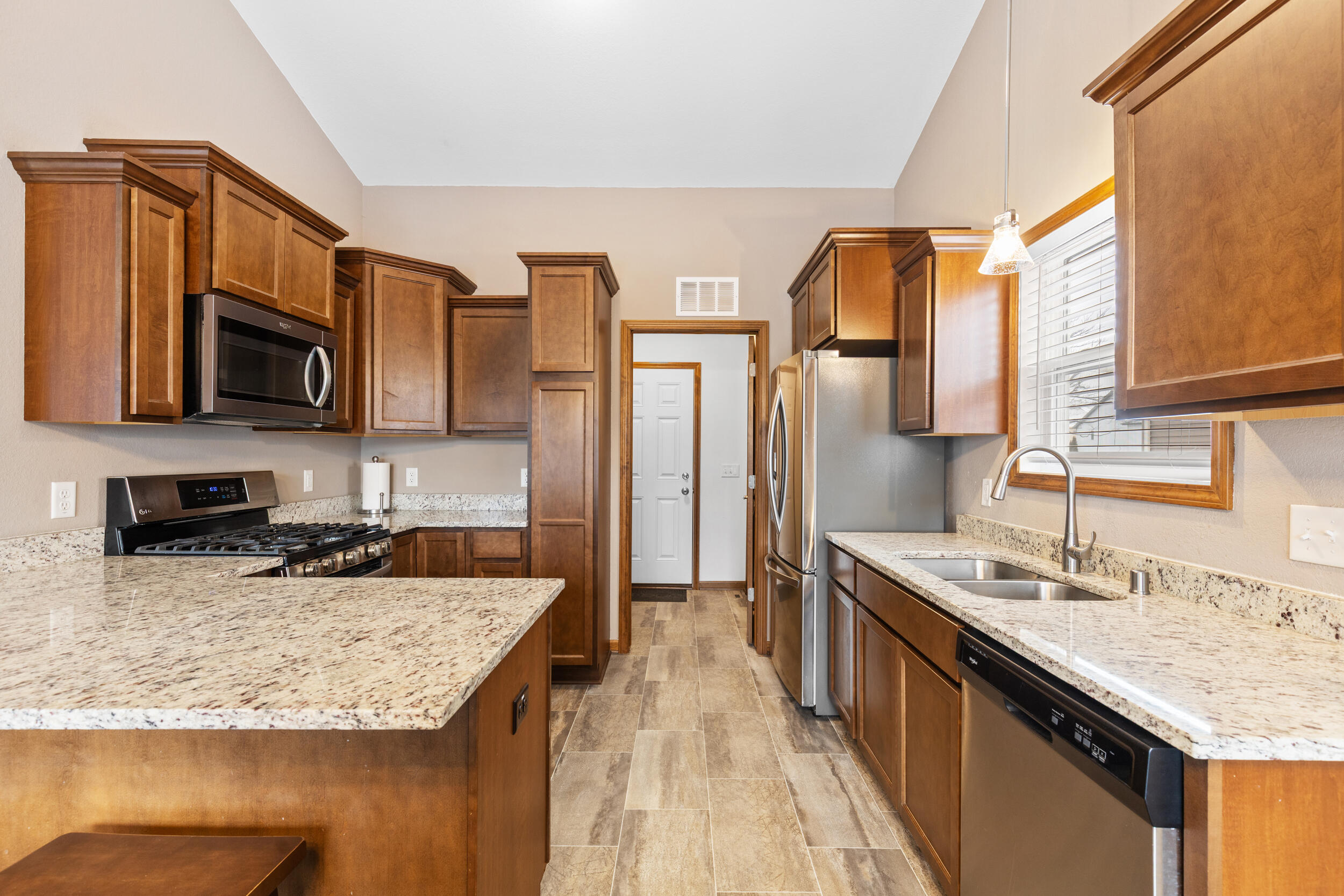 6441 Kingsview Drive Mount Pleasant, WI 53406 - Photo 10 of 36 photo jan 13 2026, 10 41 04 pm (1)