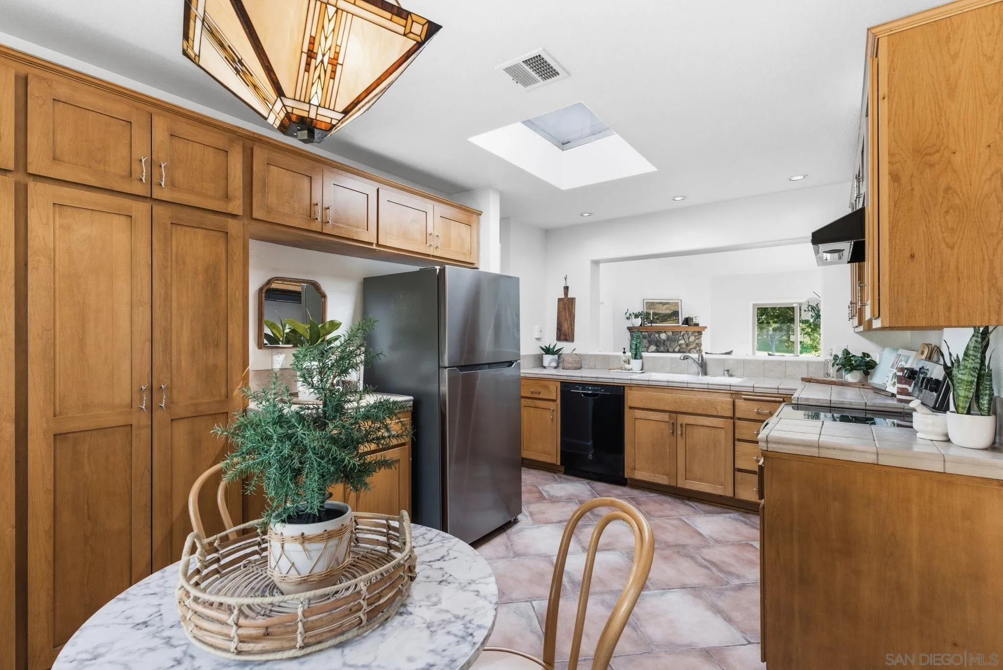 8665 Circle R Valley Lane Escondido, CA 92026 - Photo 3 of 18 Gallery Image 3