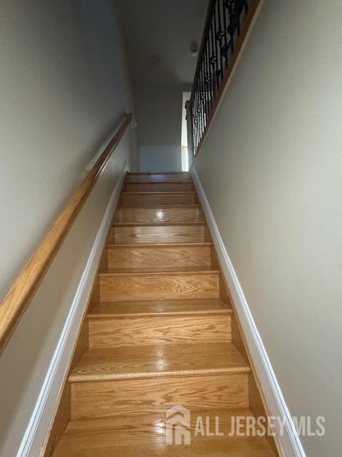354 Cliff Road, Unit 2 Sewaren, NJ 07077 - Photo 10 of 11 a view of entryway