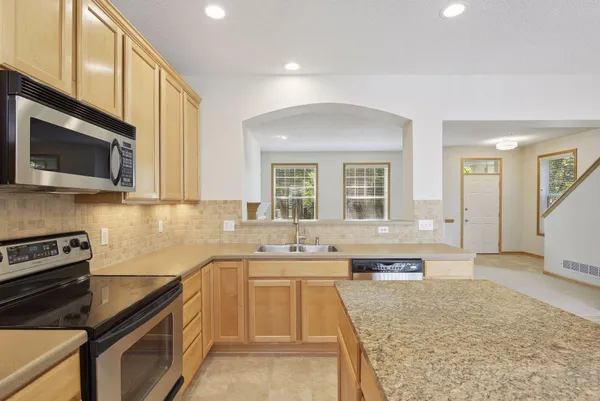 $2,995 | 8296 Townsend Drive, Eden Prairie, MN 55344