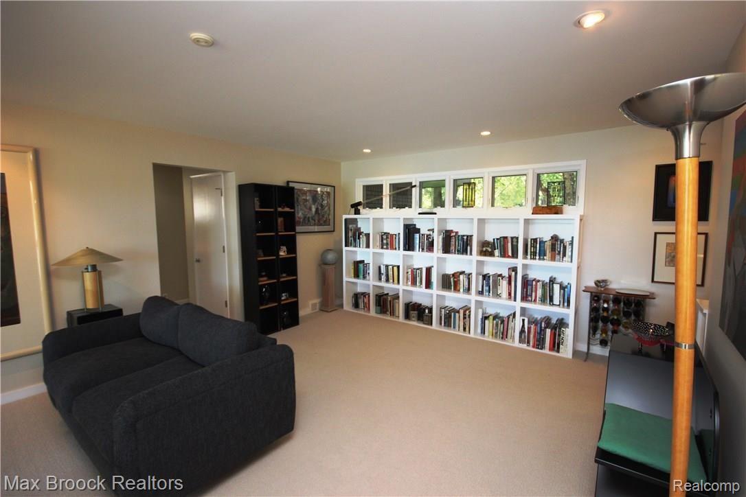 6290 Commerce Road West Bloomfield, MI 48324 - Photo 20 of 51 Tons of space to live the life you want
