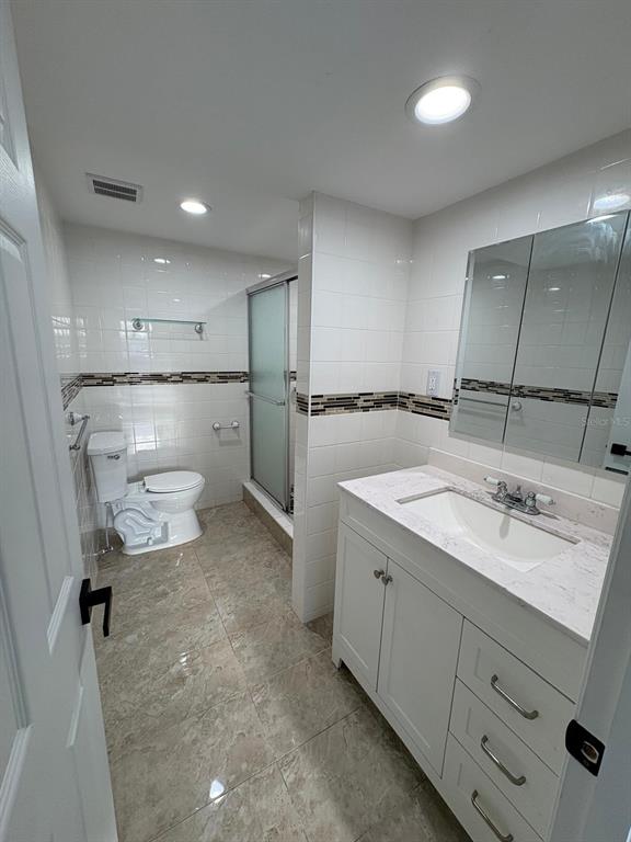 723 Fairmount Road Daytona Beach, FL 32114 - Photo 4 of 9 a bathroom with a sink toilet and shower