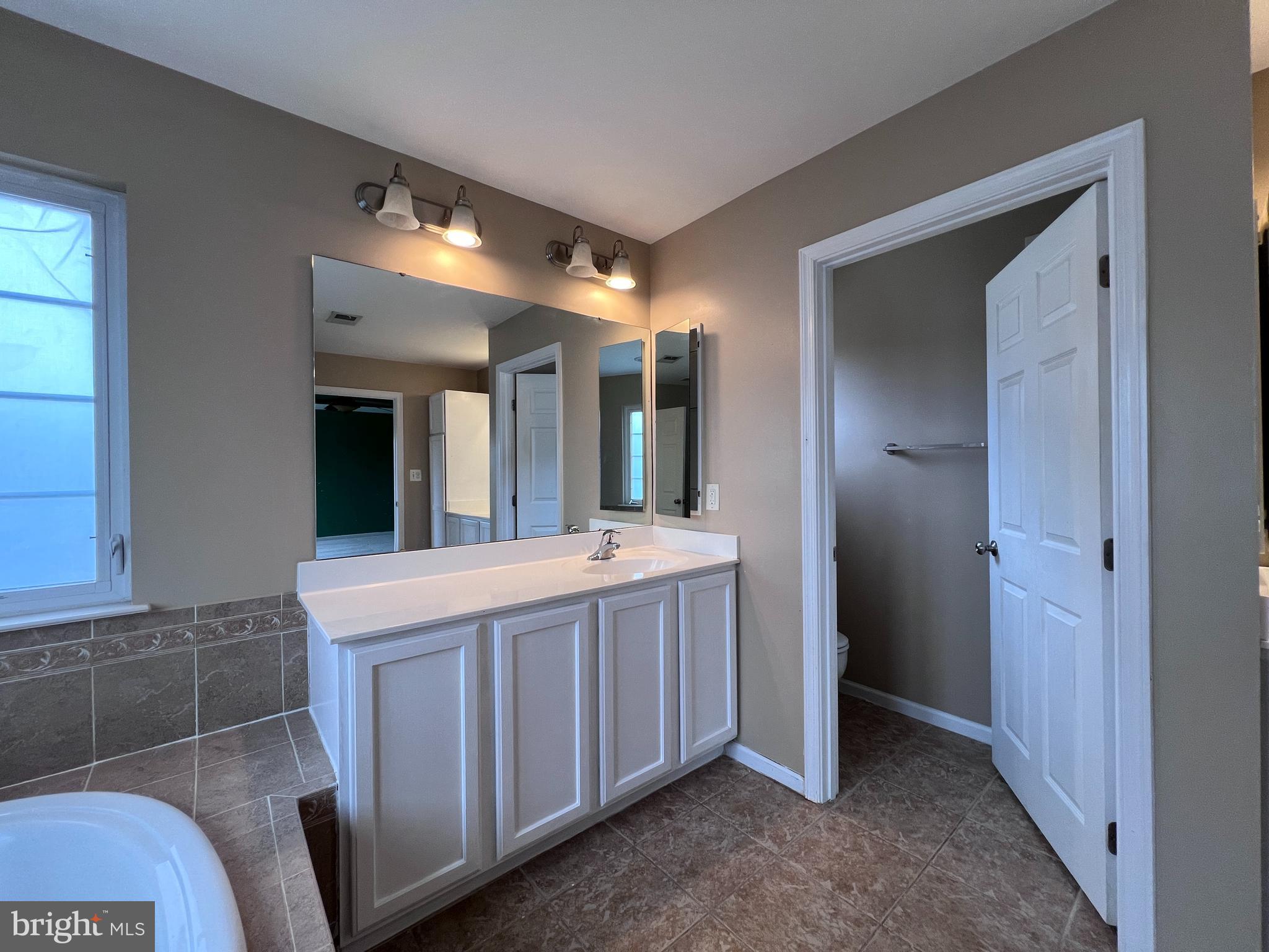 3925 Beeker Mill Place Chantilly, VA 20151 - Photo 21 of 40 a bathroom with a double vanity sink and mirror