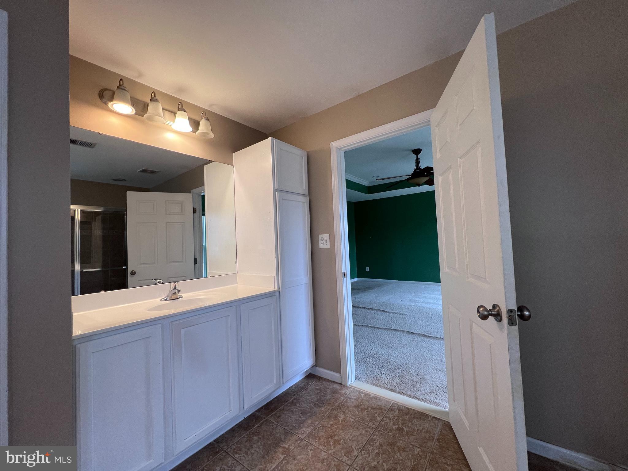 3925 Beeker Mill Place Chantilly, VA 20151 - Photo 22 of 40 a bathroom with a double vanity sink and mirror