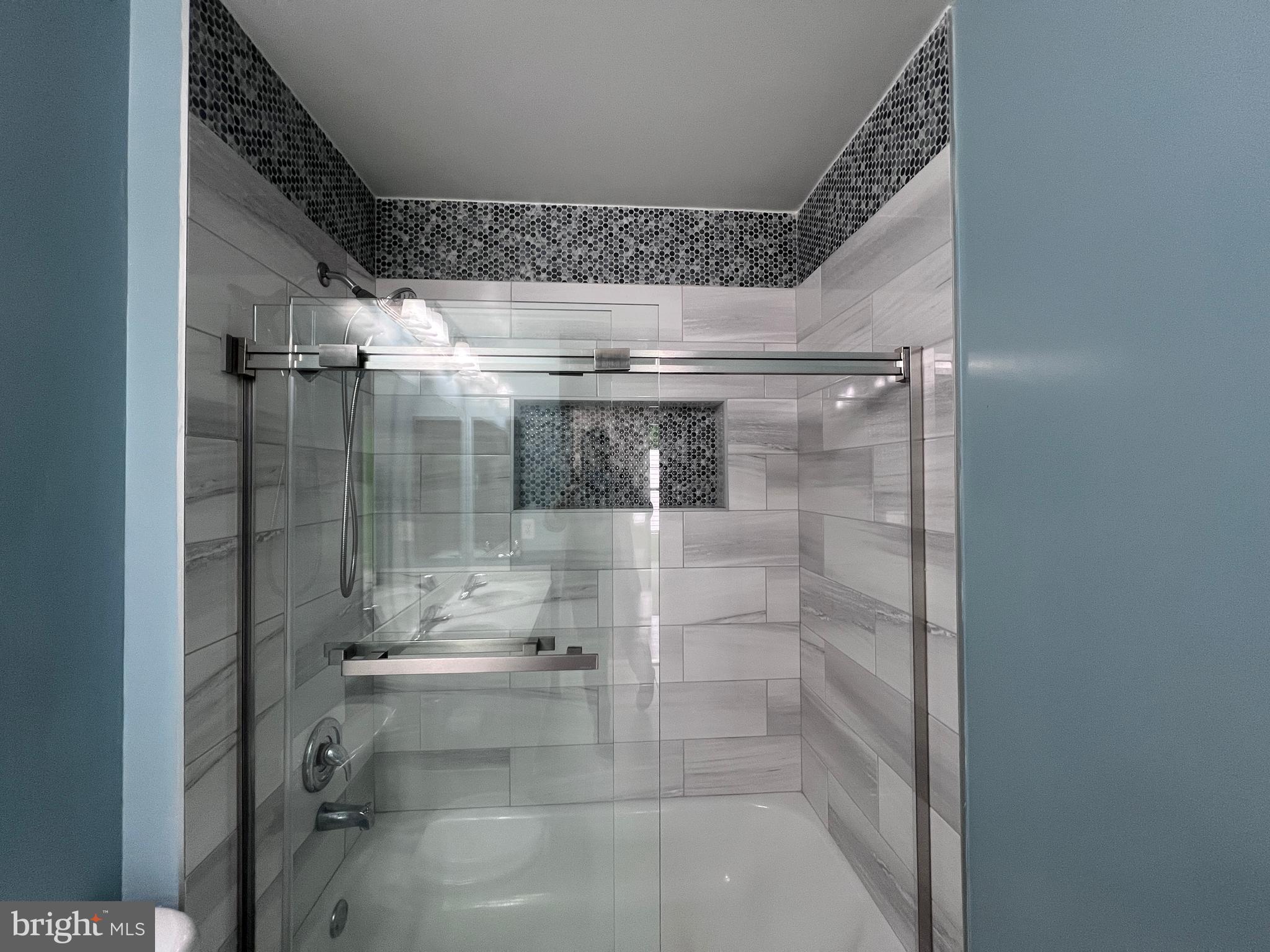 3925 Beeker Mill Place Chantilly, VA 20151 - Photo 26 of 40 a view of bathroom with shower