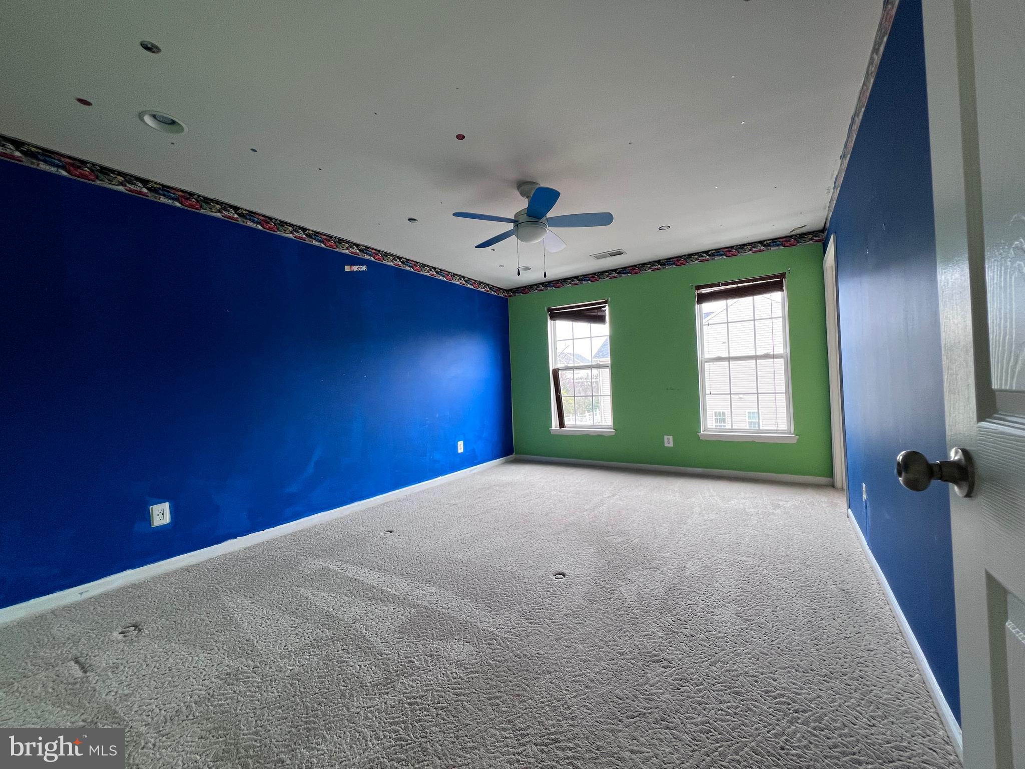 3925 Beeker Mill Place Chantilly, VA 20151 - Photo 27 of 40 a view of an empty room with a window