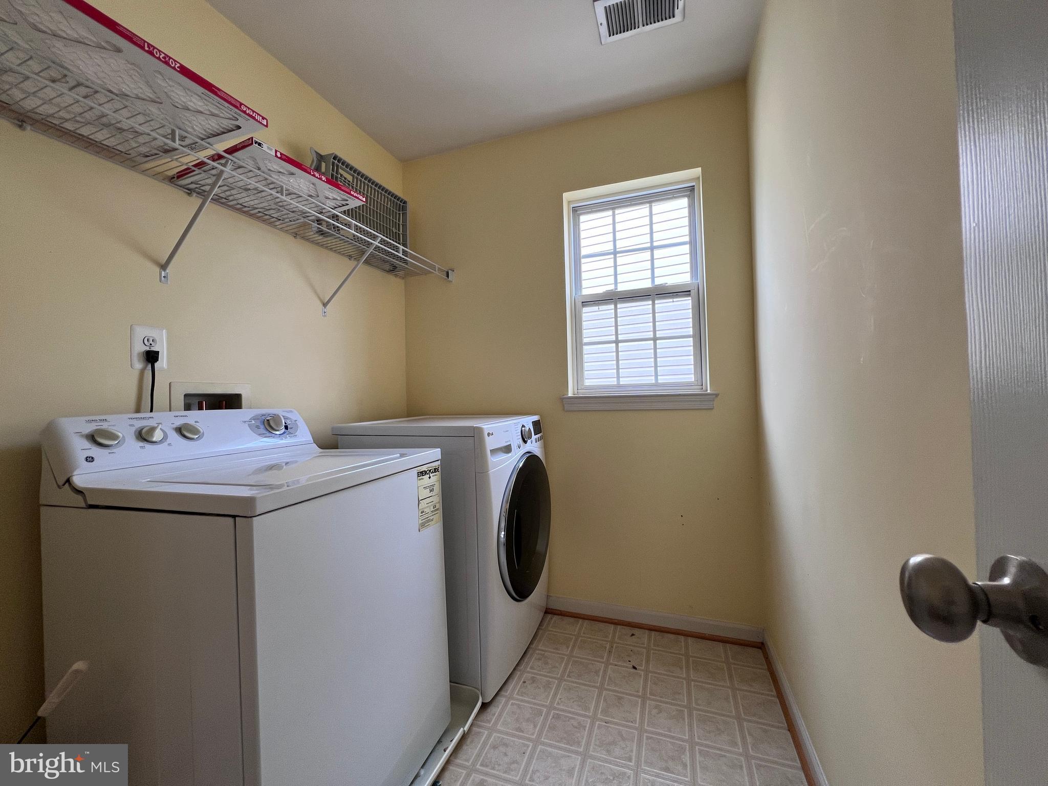3925 Beeker Mill Place Chantilly, VA 20151 - Photo 29 of 40 a utility room with dryer and washer