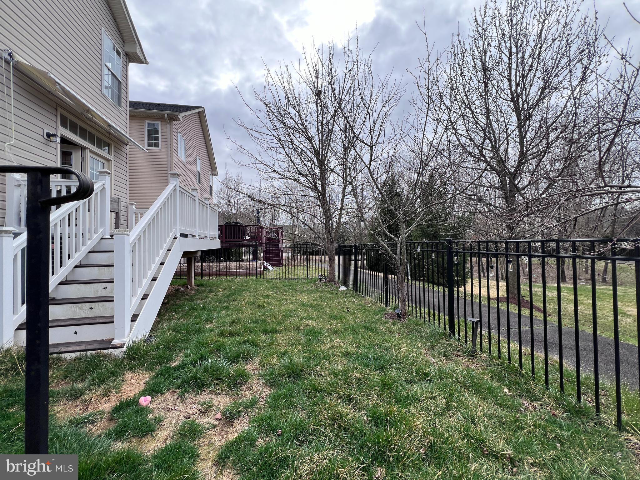 3925 Beeker Mill Place Chantilly, VA 20151 - Photo 37 of 40 a view of a yard with wooden fence