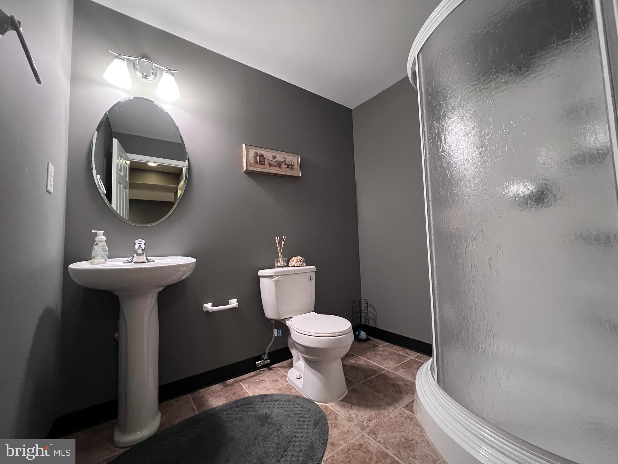 3925 Beeker Mill Place Chantilly, VA 20151 - Photo 39 of 40 a bathroom with a toilet sink and mirror
