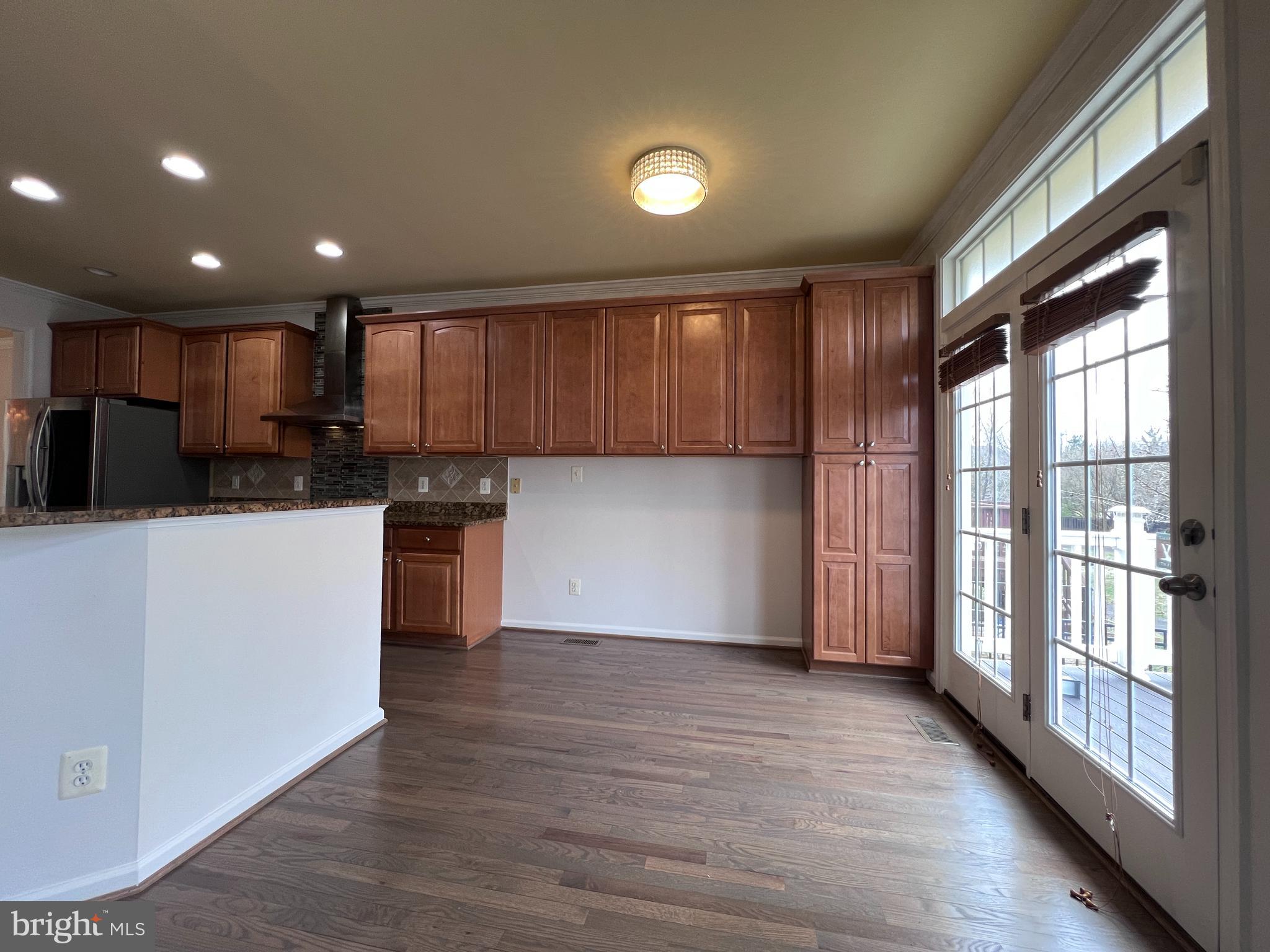 3925 Beeker Mill Place Chantilly, VA 20151 - Photo 10 of 40 a kitchen with a refrigerator and a microwave