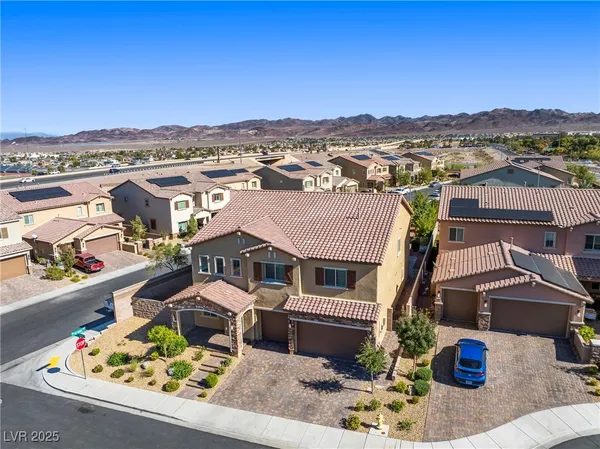 $950,000 | 994 River Garden Court, Henderson, NV 89002