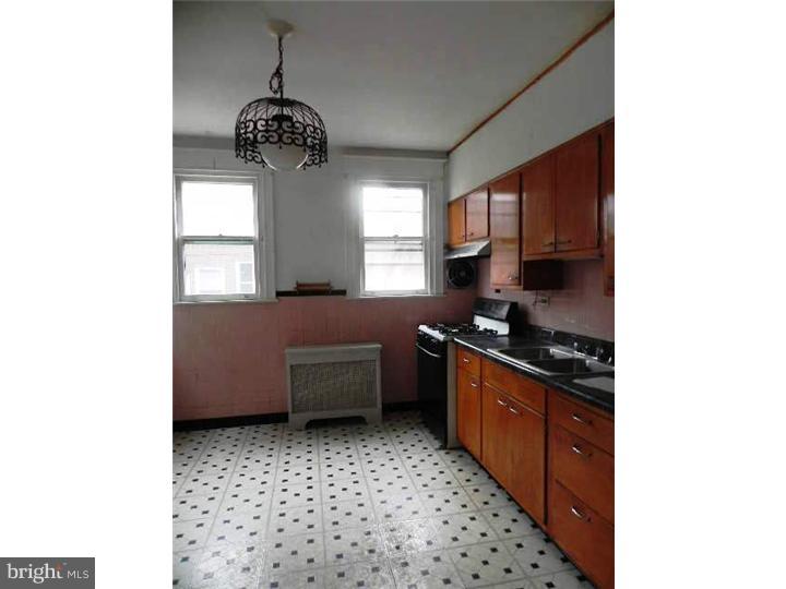 231 Huntley Road Upper Darby, PA 19082 - Photo 4 of 10