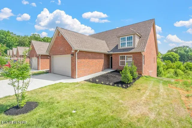 $579,900 | 1160 Meadow Walk Lane, Unit 58, Lenoir City, TN 37772