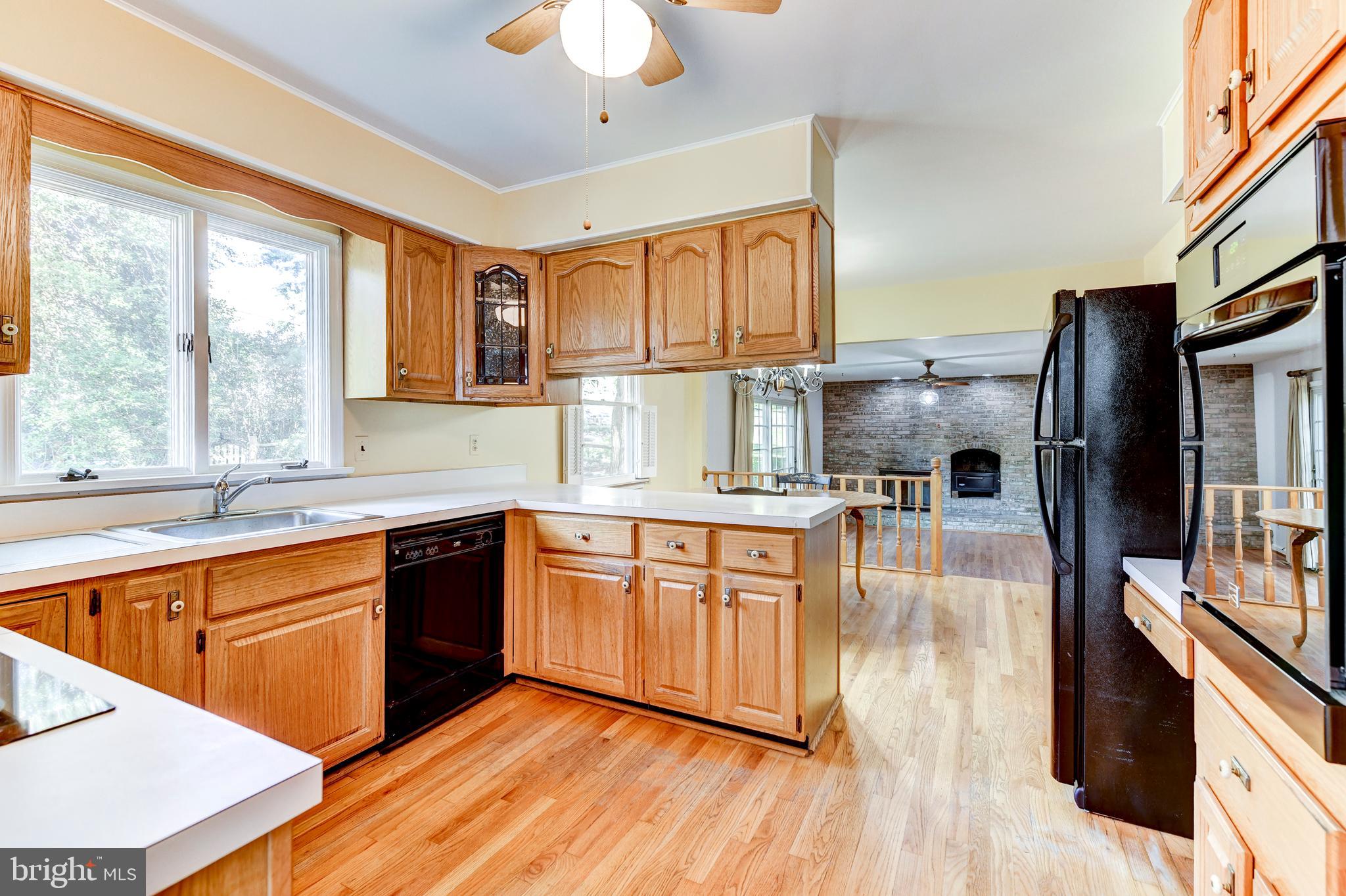 802 Ramshead Circle Cockeysville, MD 21030 - Photo 2 of 33 Bright kitchen with great working triangle