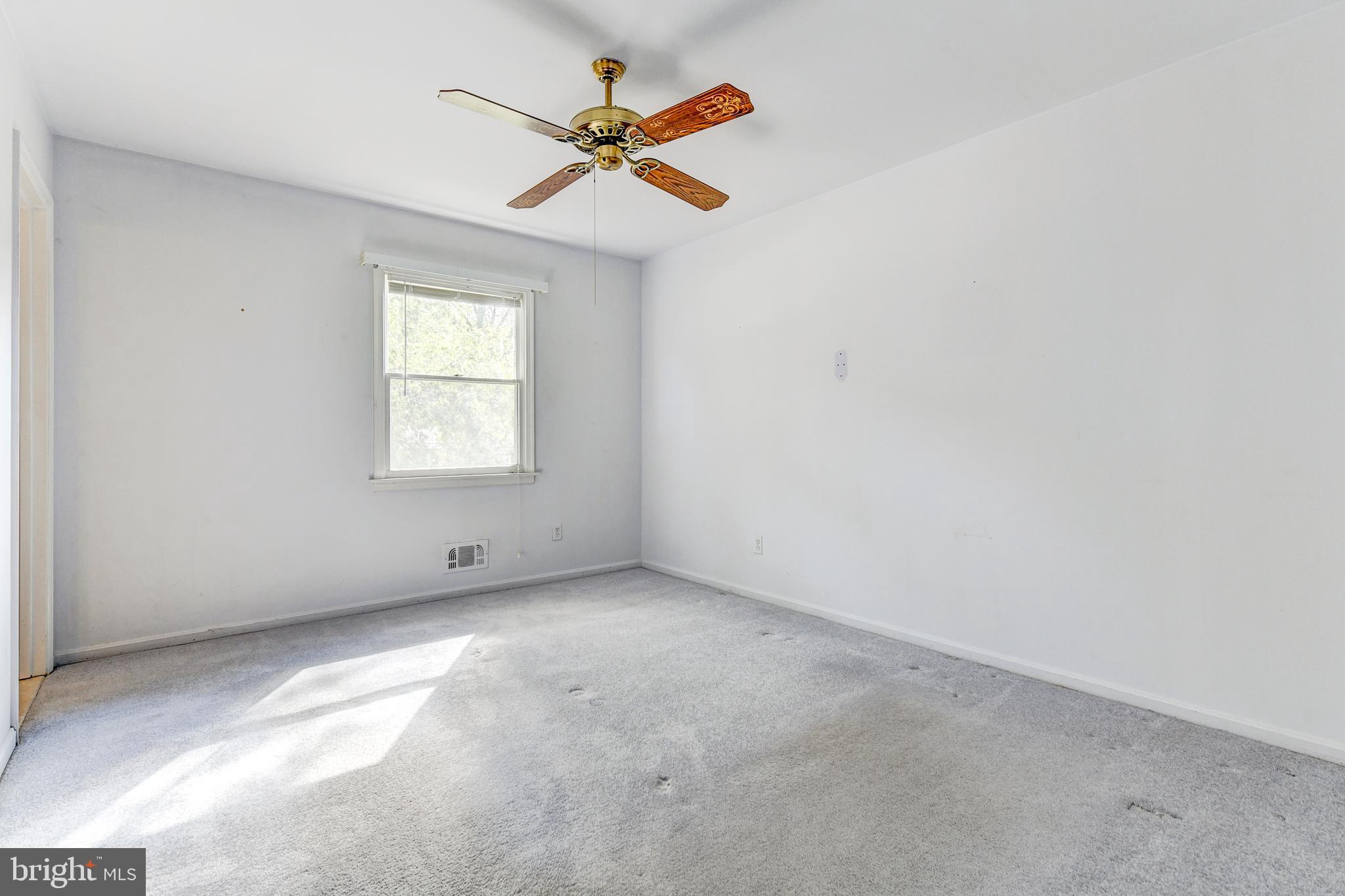 802 Ramshead Circle Cockeysville, MD 21030 - Photo 17 of 33 Master suite with ceiling fan