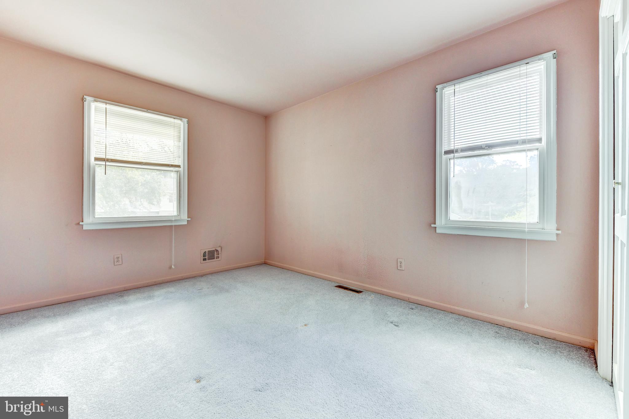 802 Ramshead Circle Cockeysville, MD 21030 - Photo 22 of 33 Corner bedroom #4 with 2 windows