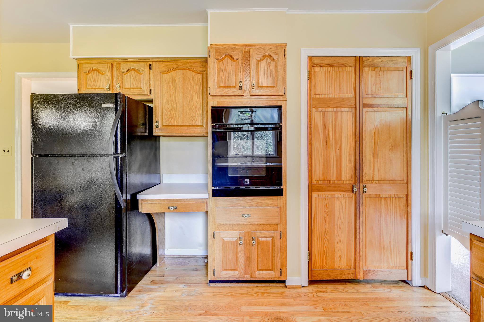 802 Ramshead Circle Cockeysville, MD 21030 - Photo 5 of 33 Wall oven and large pantry