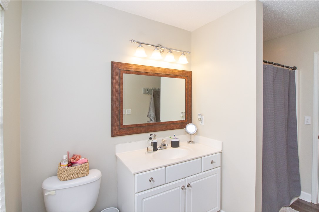 702 Friendship Road Seneca, SC 29678 - Photo 14 of 27 Master en suite