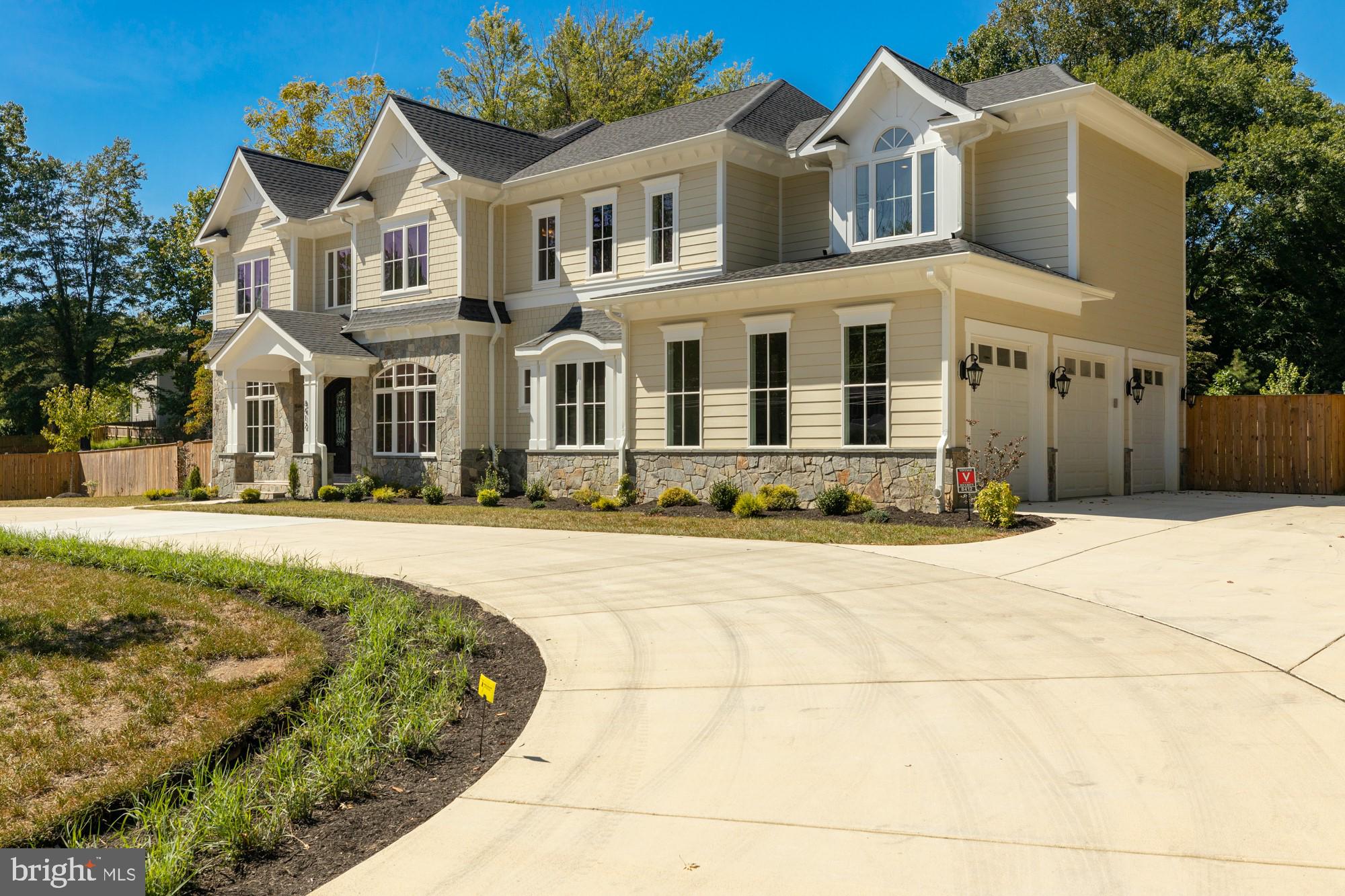 8412 Kingsgate Road Potomac, MD 20854 - Photo 17 of 20 Half Moon Driveway & Motor Court