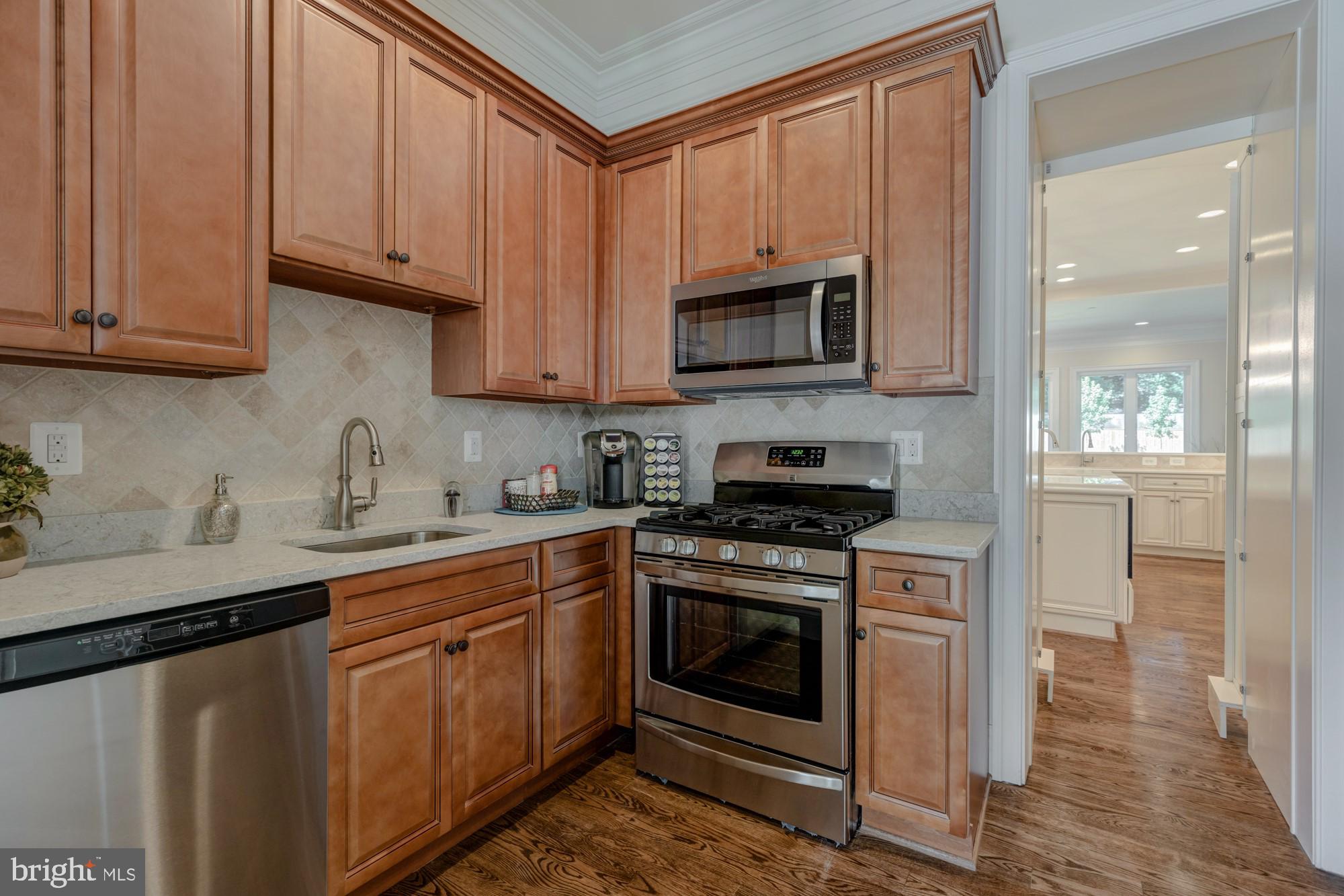 8412 Kingsgate Road Potomac, MD 20854 - Photo 6 of 20 Main Level Catering Kitchen
