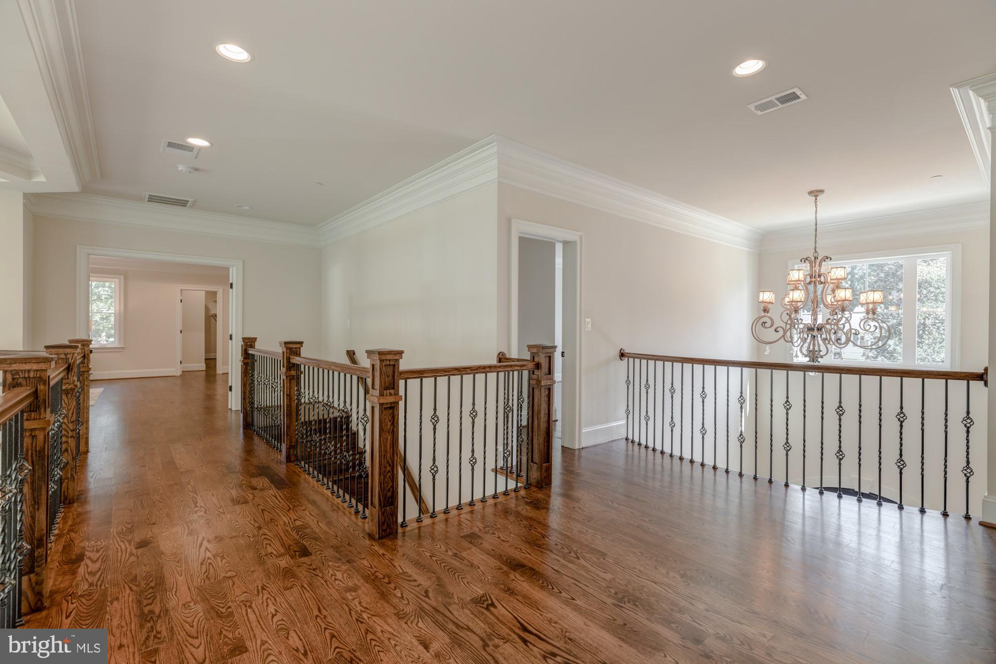8412 Kingsgate Road Potomac, MD 20854 - Photo 9 of 20 Upper Level Gallery