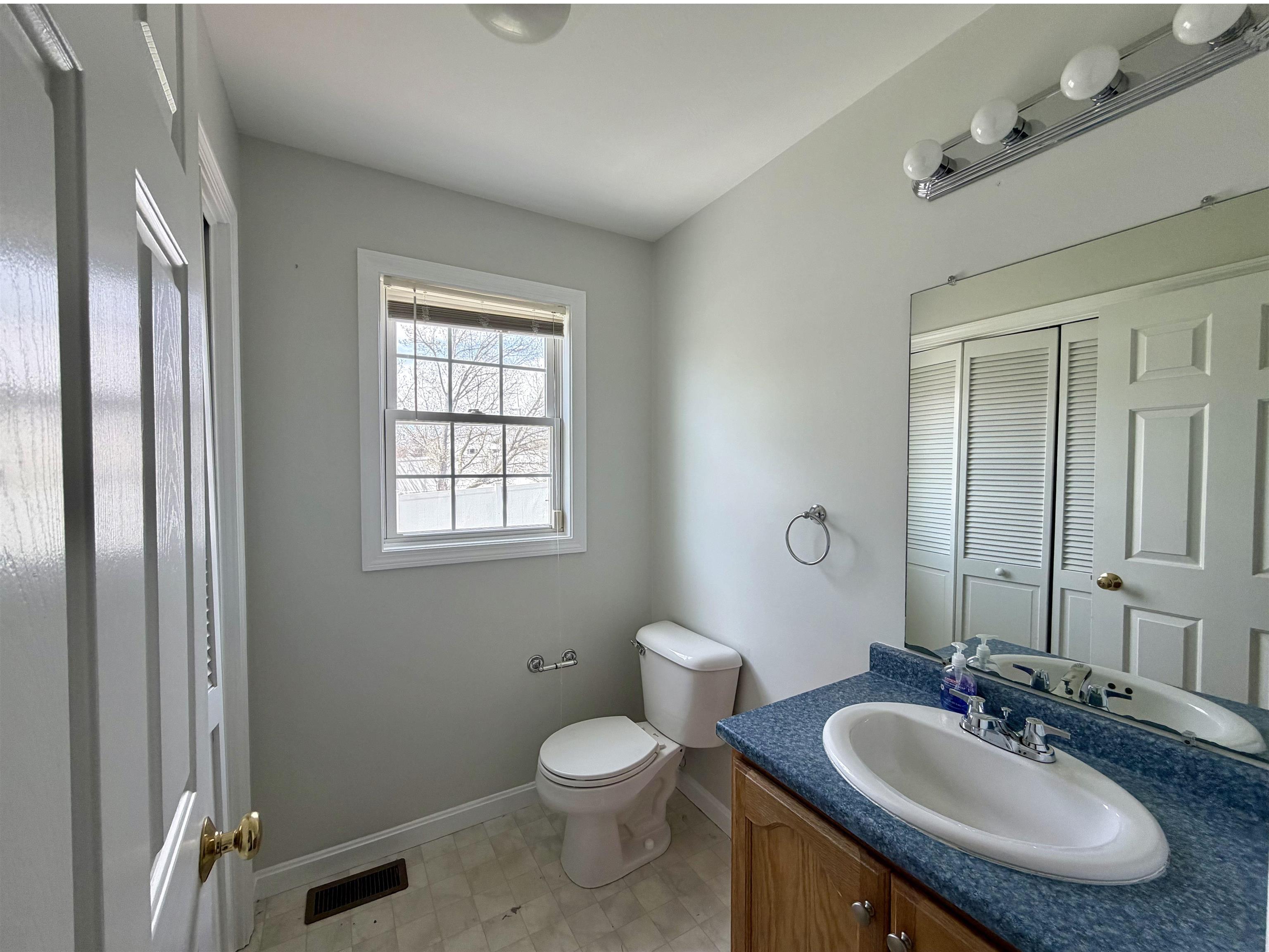 8 Normandy Way Nashua, NH 03063 - Photo 12 of 24