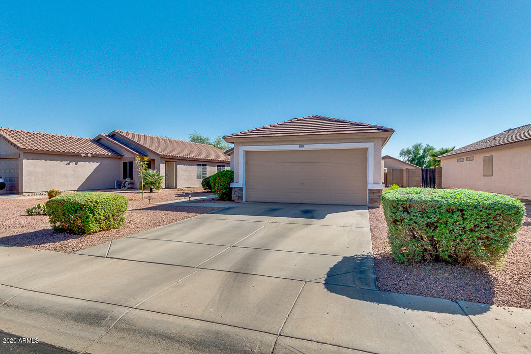 15039 West Redfield Road Surprise, AZ 85379 - Photo 4 of 32 04-Redfield