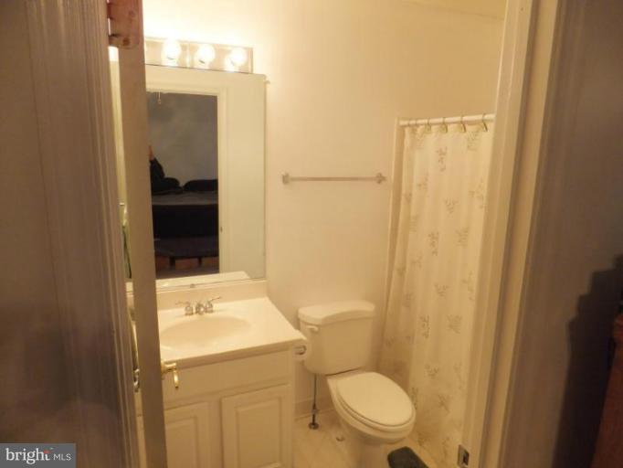 9234 Lorton Valley Road Lorton, VA 22079 - Photo 4 of 25 Bath
