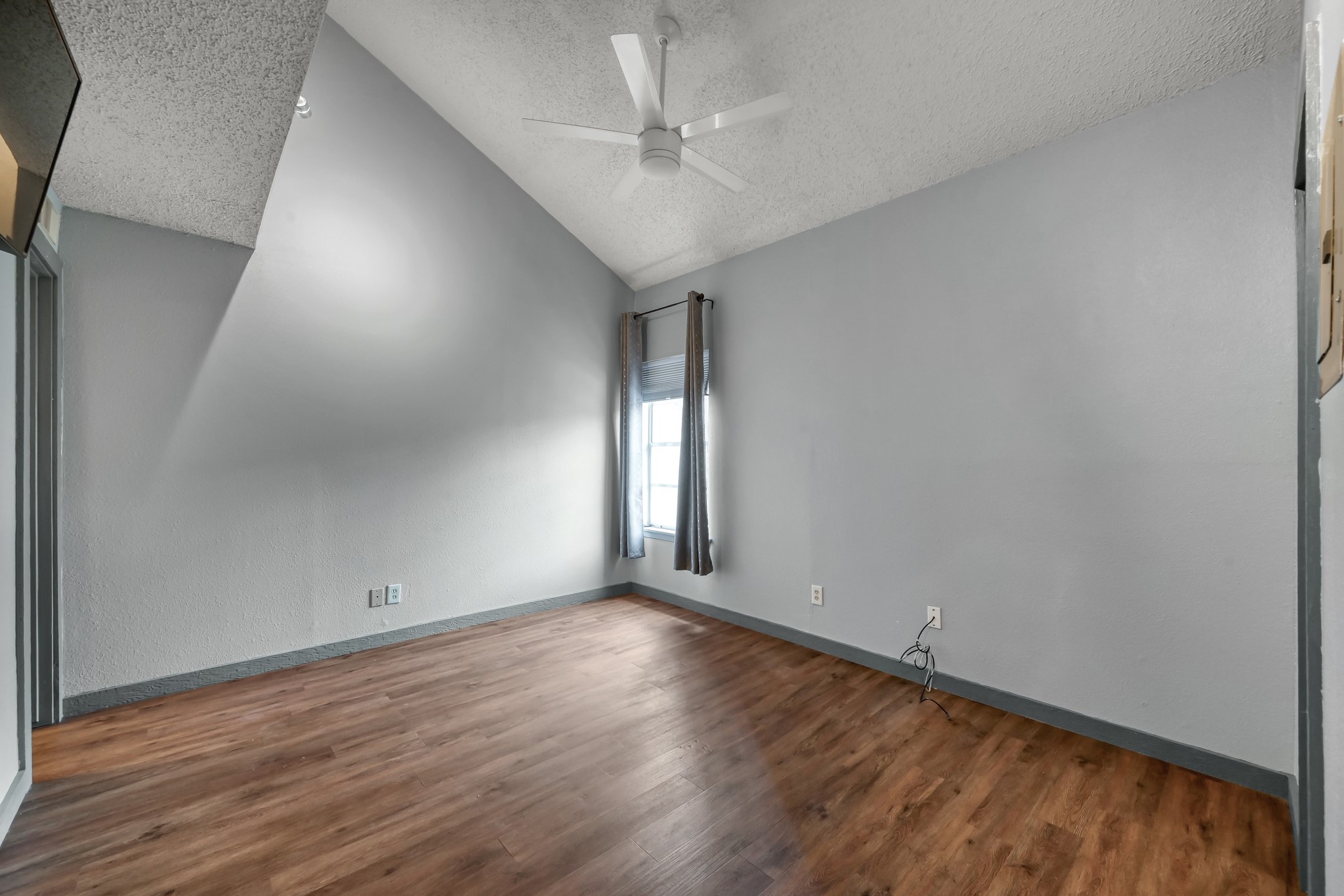 12900 Walden Road, Unit 216B Montgomery, TX 77356 - Photo 10 of 24 Downstairs bedroom
